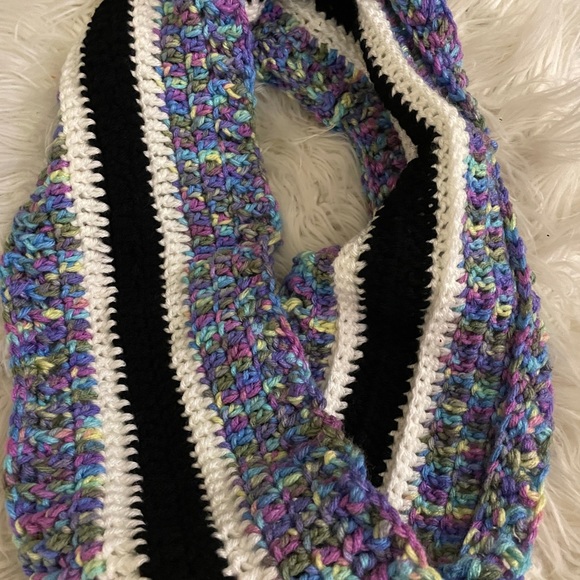 Handmade crochet infinity scarf and head band warmer set - Picture 4 of 5